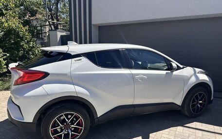 Toyota C-HR I рестайлинг, 2018 год, 2 299 000 рублей, 12 фотография