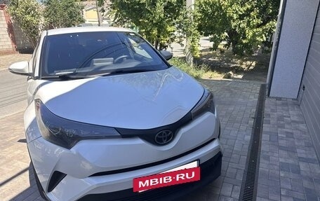 Toyota C-HR I рестайлинг, 2018 год, 2 299 000 рублей, 8 фотография