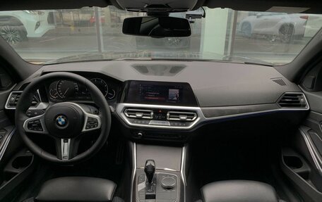 BMW 3 серия, 2019 год, 2 880 000 рублей, 14 фотография