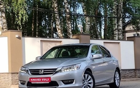 Honda Accord IX рестайлинг, 2013 год, 2 480 000 рублей, 6 фотография