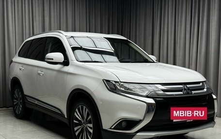 Mitsubishi Outlander III рестайлинг 3, 2016 год, 1 699 000 рублей, 2 фотография