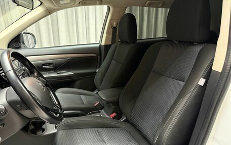 Mitsubishi Outlander III рестайлинг 3, 2016 год, 1 699 000 рублей, 9 фотография