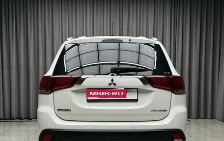 Mitsubishi Outlander III рестайлинг 3, 2016 год, 1 699 000 рублей, 6 фотография