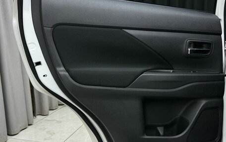 Mitsubishi Outlander III рестайлинг 3, 2016 год, 1 699 000 рублей, 14 фотография