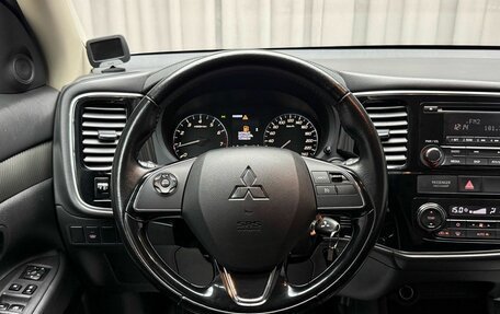 Mitsubishi Outlander III рестайлинг 3, 2016 год, 1 699 000 рублей, 12 фотография