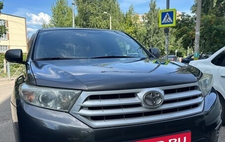 Toyota Highlander III, 2010 год, 1 700 000 рублей, 1 фотография