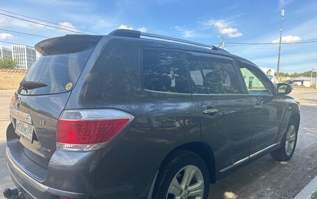 Toyota Highlander III, 2010 год, 1 700 000 рублей, 2 фотография