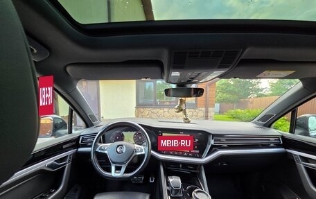 Volkswagen Touareg III, 2019 год, 4 950 000 рублей, 7 фотография