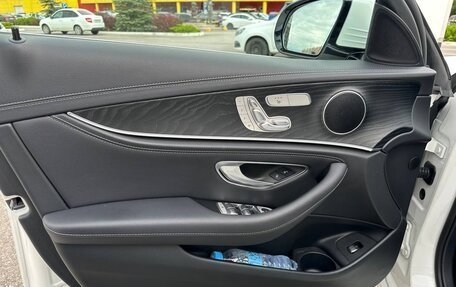 Mercedes-Benz E-Класс, 2020 год, 4 200 000 рублей, 11 фотография