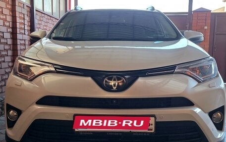 Toyota RAV4, 2018 год, 3 000 000 рублей, 2 фотография
