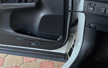 Toyota RAV4, 2018 год, 3 000 000 рублей, 20 фотография