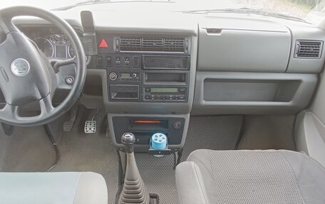 Volkswagen Multivan T4, 2002 год, 1 300 000 рублей, 10 фотография
