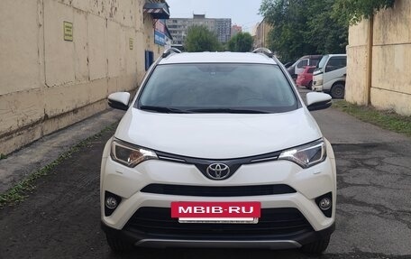 Toyota RAV4, 2017 год, 3 100 000 рублей, 2 фотография
