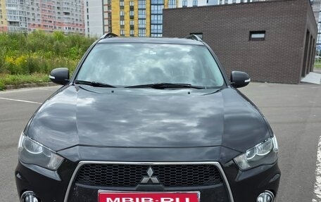 Mitsubishi Outlander III рестайлинг 3, 2011 год, 870 000 рублей, 1 фотография