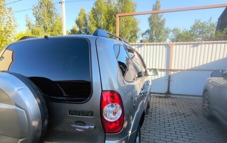 Chevrolet Niva I рестайлинг, 2018 год, 830 000 рублей, 11 фотография