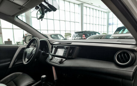 Toyota RAV4, 2015 год, 2 550 000 рублей, 13 фотография