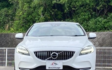 Volvo V40 II рестайлинг, 2020 год, 910 000 рублей, 2 фотография