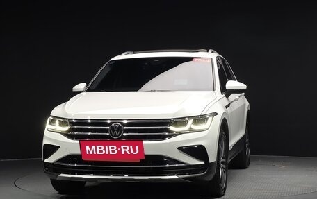 Volkswagen Tiguan II, 2022 год, 3 150 000 рублей, 3 фотография