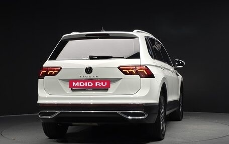 Volkswagen Tiguan II, 2022 год, 3 150 000 рублей, 4 фотография
