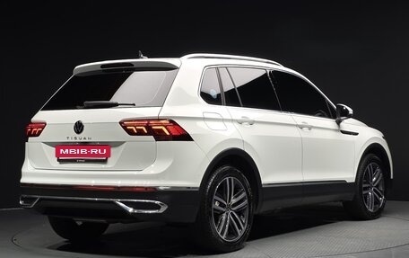 Volkswagen Tiguan II, 2022 год, 3 150 000 рублей, 2 фотография