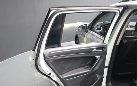 Volkswagen Tiguan II, 2022 год, 3 150 000 рублей, 24 фотография