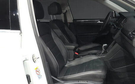Volkswagen Tiguan II, 2022 год, 3 150 000 рублей, 23 фотография