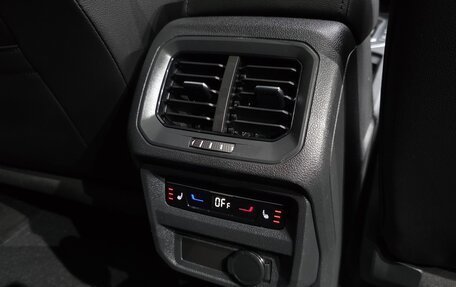 Volkswagen Tiguan II, 2022 год, 3 150 000 рублей, 26 фотография