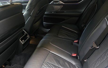 BMW 7 серия, 2020 год, 4 990 000 рублей, 12 фотография