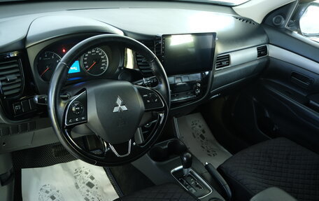 Mitsubishi Outlander III рестайлинг 3, 2012 год, 1 399 000 рублей, 10 фотография