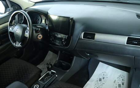 Mitsubishi Outlander III рестайлинг 3, 2012 год, 1 399 000 рублей, 16 фотография