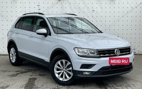 Volkswagen Tiguan II, 2018 год, 2 730 000 рублей, 2 фотография