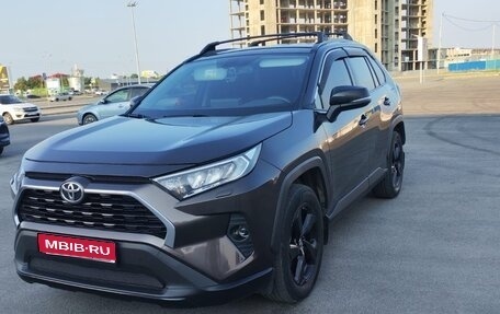 Toyota RAV4, 2021 год, 3 300 000 рублей, 1 фотография
