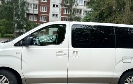 Hyundai H-1 II рестайлинг, 2018 год, 1 950 000 рублей, 2 фотография