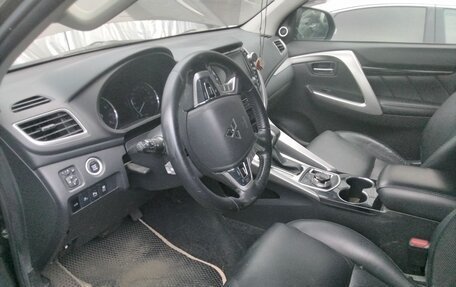 Mitsubishi Pajero Sport III рестайлинг, 2017 год, 2 750 000 рублей, 7 фотография