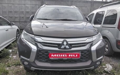 Mitsubishi Pajero Sport III рестайлинг, 2017 год, 2 750 000 рублей, 3 фотография