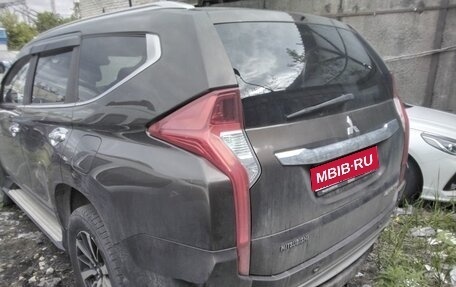 Mitsubishi Pajero Sport III рестайлинг, 2017 год, 2 750 000 рублей, 5 фотография