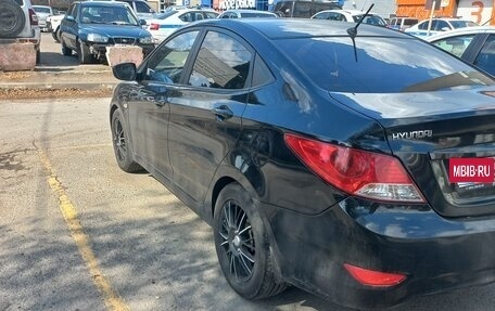 Hyundai Solaris II рестайлинг, 2013 год, 700 000 рублей, 2 фотография