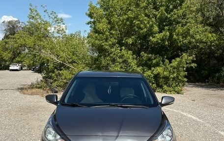 Hyundai Solaris II рестайлинг, 2011 год, 880 000 рублей, 2 фотография