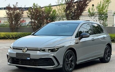 Volkswagen Golf VIII, 2022 год, 1 690 000 рублей, 2 фотография