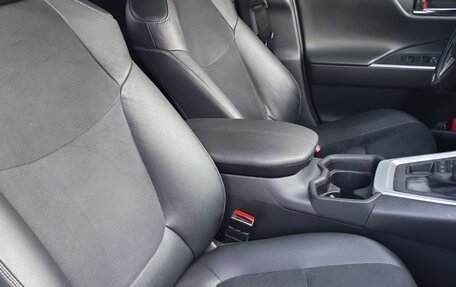 Toyota RAV4, 2021 год, 3 300 000 рублей, 10 фотография