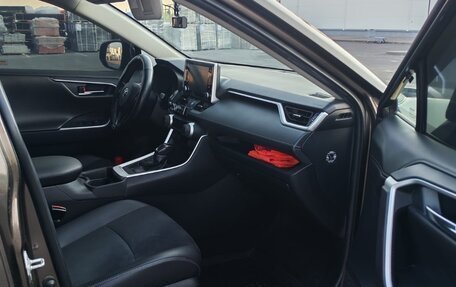 Toyota RAV4, 2021 год, 3 300 000 рублей, 8 фотография
