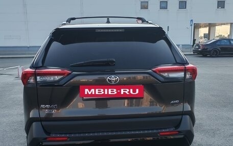 Toyota RAV4, 2021 год, 3 300 000 рублей, 4 фотография