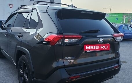 Toyota RAV4, 2021 год, 3 300 000 рублей, 5 фотография