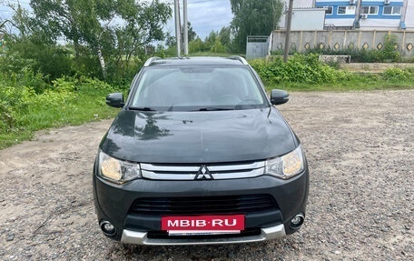 Mitsubishi Outlander III рестайлинг 3, 2014 год, 1 390 000 рублей, 2 фотография