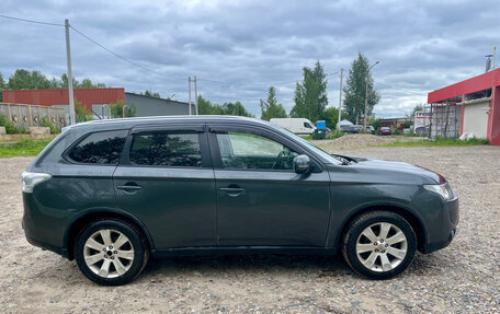 Mitsubishi Outlander III рестайлинг 3, 2014 год, 1 390 000 рублей, 4 фотография