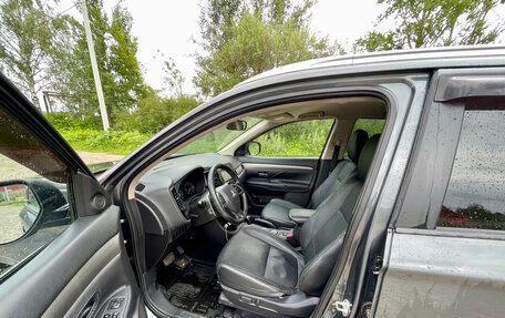 Mitsubishi Outlander III рестайлинг 3, 2014 год, 1 390 000 рублей, 10 фотография