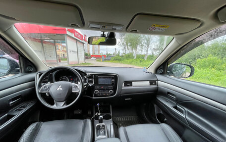 Mitsubishi Outlander III рестайлинг 3, 2014 год, 1 390 000 рублей, 9 фотография