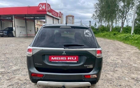 Mitsubishi Outlander III рестайлинг 3, 2014 год, 1 390 000 рублей, 8 фотография