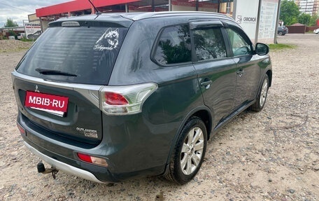 Mitsubishi Outlander III рестайлинг 3, 2014 год, 1 390 000 рублей, 6 фотография