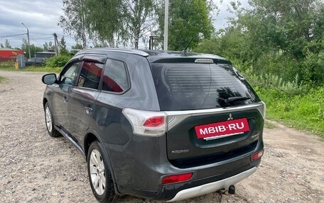 Mitsubishi Outlander III рестайлинг 3, 2014 год, 1 390 000 рублей, 7 фотография